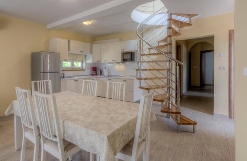 Lovrecica Apartment | Modern apartment with beautiful roof terrace