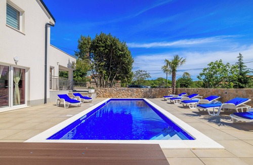Kras Apartment | Modern apartment with pool and terrace on the island of Krk