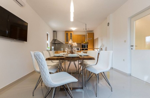 Policnik Villa | Modern Escape with Private Pool - 4 Bedroom Villa