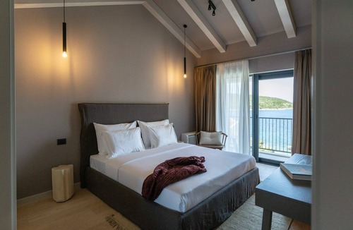 Slano Villa | Modern family house first row next to the sea