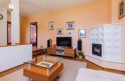 Konavle Apartment | Modern furnished apartment on the upper floor of a stone house in the rural village Radovcici.