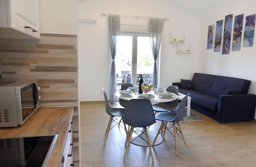 Cepljani Apartment | Modern holiday home with shared pool