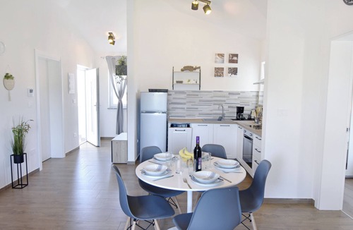 Cepljani Apartment | Modern holiday home with shared pool