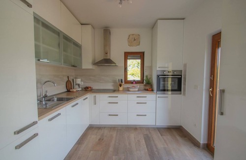 Dajla House | Modern holiday home with whirlpool, garden, sun loungers, barbecue