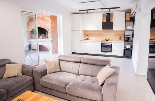 Barilovic House | Modern Home with Spa & Jacuzzi near Korana River by Destination GREEN Croatia