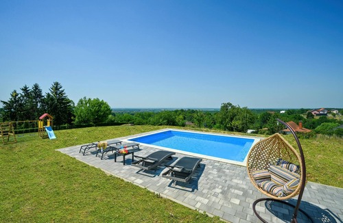 Popovaca House | Modern home with pool and view