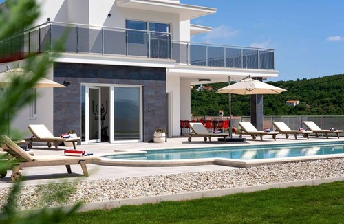 Martina Villa | Modern house for 12 people near a pebble beach, sea view