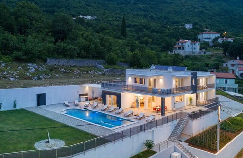 Martina Villa | Modern house for 12 people near a pebble beach, sea view