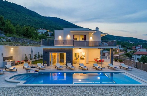 Martina Villa | Modern house for 12 people near a pebble beach, sea view