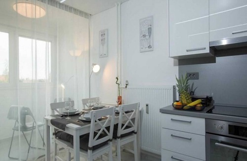 Velika Gorica Apartment | Modern & Luxury APT Zagreb Airport W/free WiFi - One Bedroom Apartment