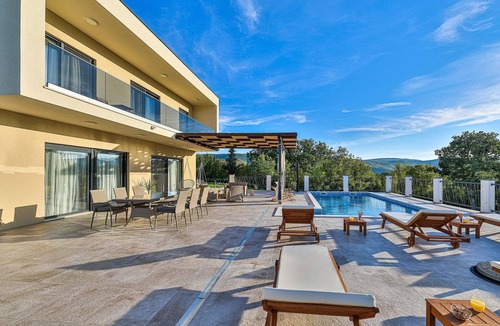 Primorski Dolac House | Modern, newly built house in natural environment.