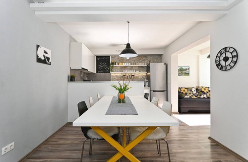 Kastel Kambelovac Apartment | Modern & stylish apartment Kambelovac 1 for up to 5 persons, 150m from the beach