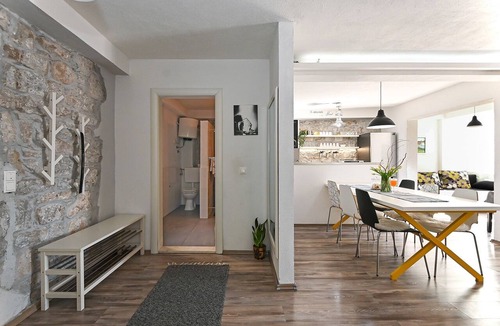 Kastel Kambelovac Apartment | Modern & stylish apartment Kambelovac 1 for up to 5 persons, 150m from the beach