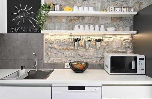 Kastel Kambelovac Apartment | Modern & stylish apartment Kambelovac 1 for up to 5 persons, 150m from the beach