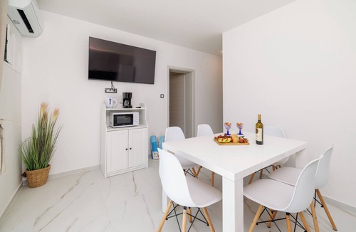 Kras Apartment | Modern vacation home with pool, terrace & top location on the island of Krk