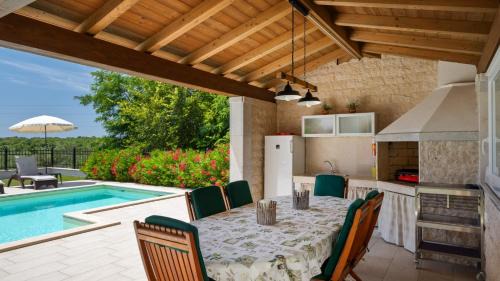 Kastel Villa | Modern villa Eva Kastel with pool near Buje