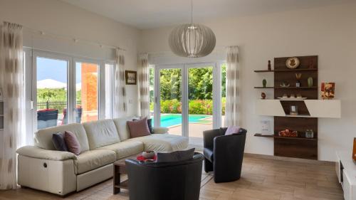 Kastel Villa | Modern villa Eva Kastel with pool near Buje