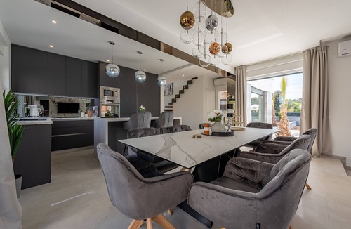 Zaton Villa | modern villa in a quiet location with a large garden