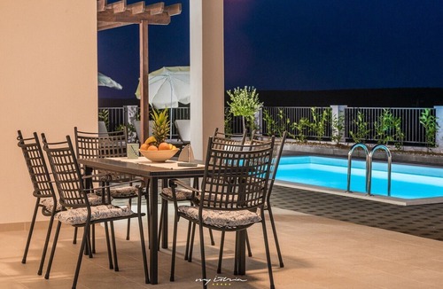 Debeljak Villa | Modern villa near the beach in Sukosan