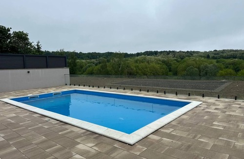 Veliko Trojstvo House | Modern villa with pool, jacuzzi, and sauna in Bilogora for family relaxation.