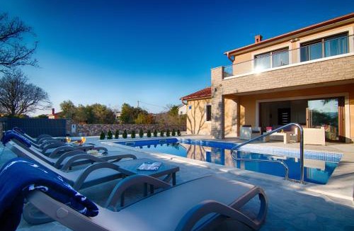 Pinezici Villa | Modern villa with pool, sea view, near the sea and the beach - by Traveler tourist agency Krk ID 2168