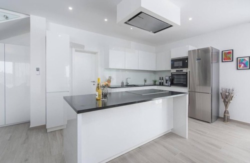 Nova Vas Villa | Modern Villa with Sauna, Jacuzzi, and Sea View Near Novigrad