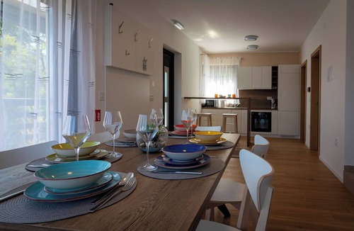 Varazdin House | Modern vineyard home with private jacuzzi