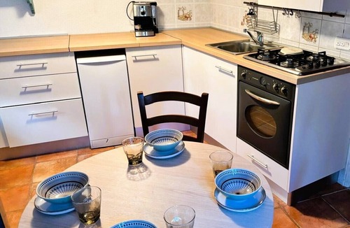 Cres Cottage | Modernized stone house with garden - center of Cres