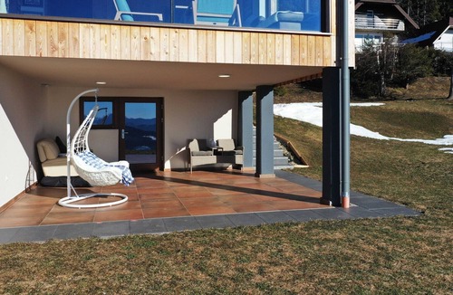 Dravograd Apartment | Mountain Vibrant and Timeless Apartment with Sauna - Studio Apartment with Terrace