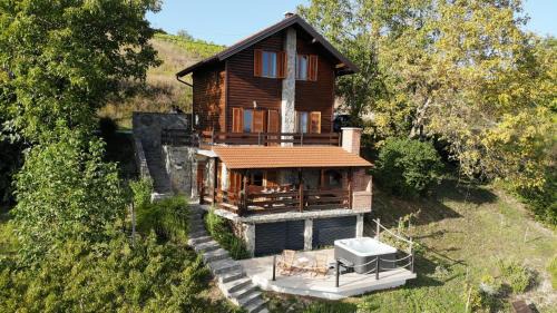 Breznik Plesivicki Villa | Mountain Villa Carin - Jacuzzi - Panoramic View - 4 Bedrooms - Free Private Parking - Near Zagreb