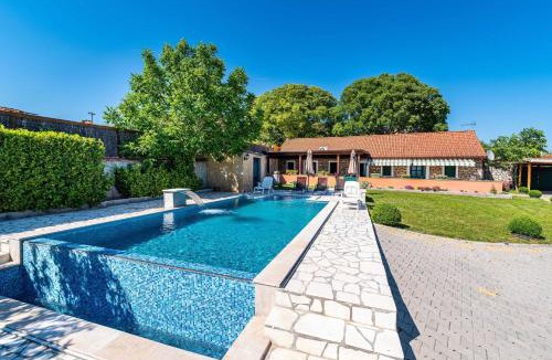 Kakma House | MY DALMATIA - Momo's paradise with 2 infinity pools & 7 bedrooms