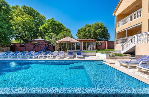 Kakma House | MY DALMATIA - Momo's paradise with 2 infinity pools & 7 bedrooms