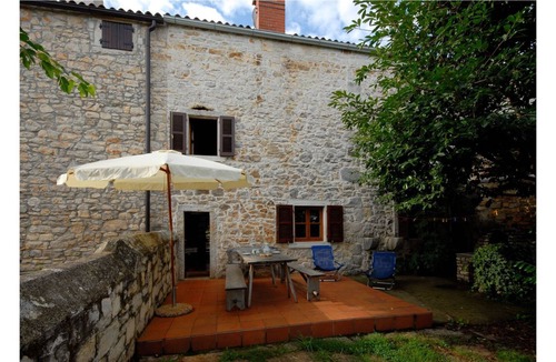 Gedici Villa | Nature house Jasenka for 6 to 8 persons, with 3 sleeping rooms, 2 baths, garden terrace and BBQ