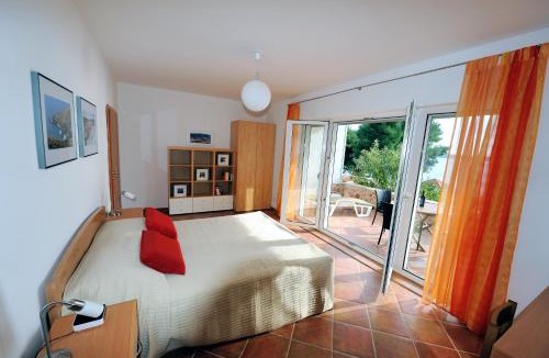 Zavala Apartment | Nautilus-Bay Apartments - First Row Suites 210, 211 - Villa Gorma