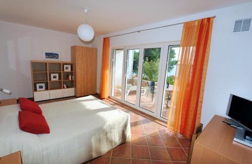 Zavala Apartment | Nautilus-Bay Apartments - First Row Suites 210, 211 - Villa Gorma