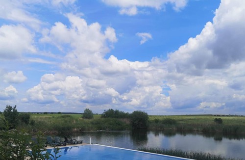 Tunari Apartment | Nest Quiet 1BD Apt Cosmopolis, Private Parking, Piscina, Mall