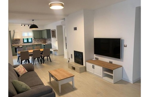 Oklaj Villa | NEW! 3 bedrooms, 2 bathrooms, infinity pool view, FREE wine tour