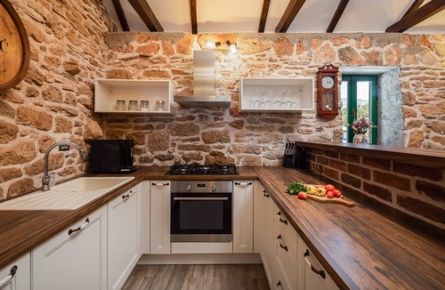 Razvode House | NEW! 3 bedrooms, 2 bathrooms within WINERY, infinity pool, vineyard view