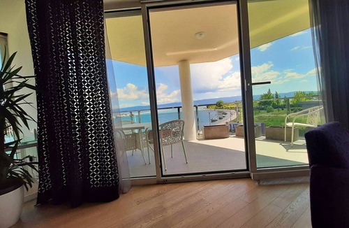 Omis Apartment | New apartment for 5 people on the riverside with stunning views