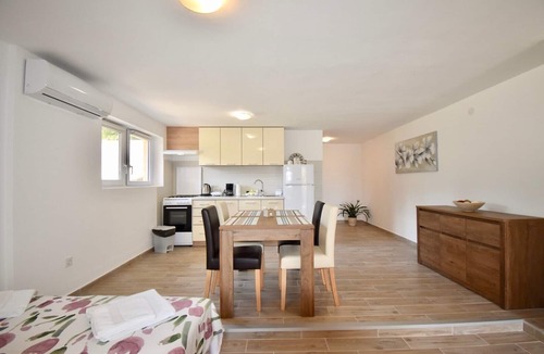 Loborika Apartment | New apartment with lovely terrace and swing