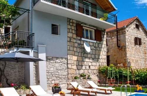Svinisce Villa | * NEW * Charming stone house Duje with heated pool and jaccuzi
