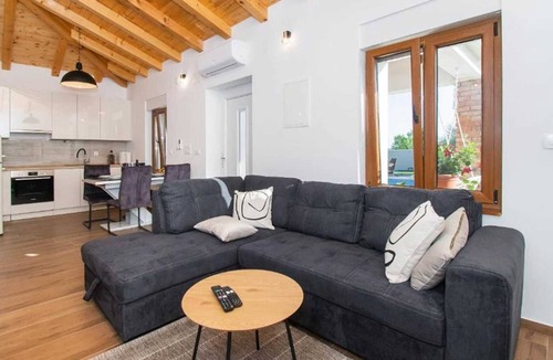 Cista Velika Villa | NEW luxury stone villa Lunis with pool