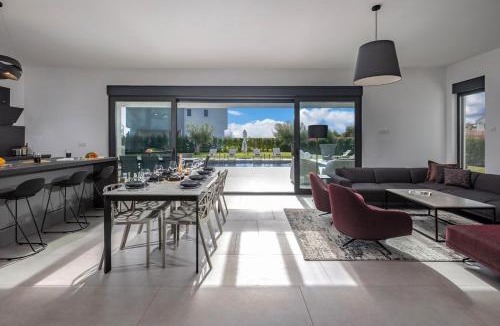 Butkovici Villa | New! Luxury Villa Alta & Montira two heated pool