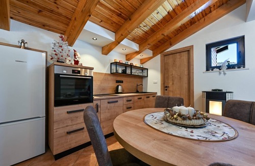 Jasenak Apartment | New mountain villa with pool, barbecue and outdoor activities