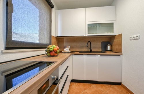 Jasenak Apartment | New mountain villa with pool, barbecue and outdoor activities