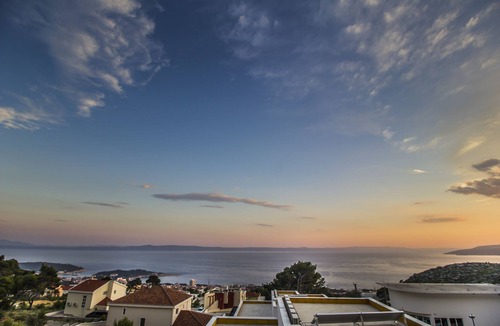 Veliko Brdo House | New Mountainside Villa w heated Pool + Stunning Sea View