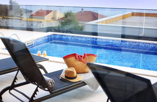 Veliko Brdo House | New Mountainside Villa w heated Pool + Stunning Sea View