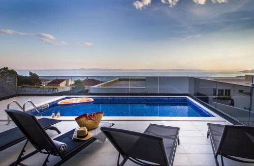 Veliko Brdo Villa | New Mountainside Villa w Pool + Stunning Sea View
