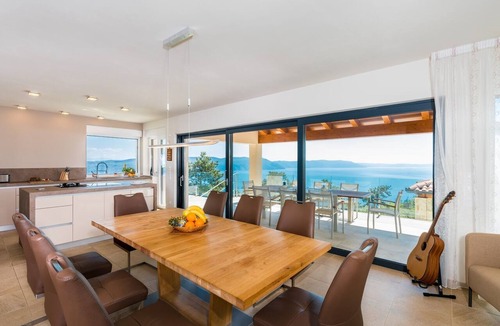 Ripenda Kosi Villa | New! Spacious, luxurious villa with a magnificent ocean view! Sauna/Pool Heating