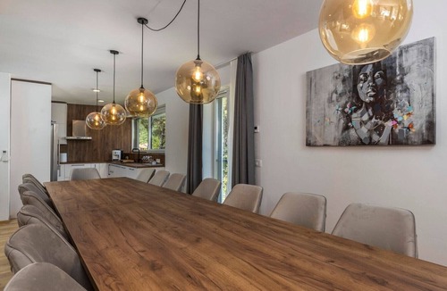 Obrs Villa | NEW! Villa with 6 Bedrooms and Heated Pool